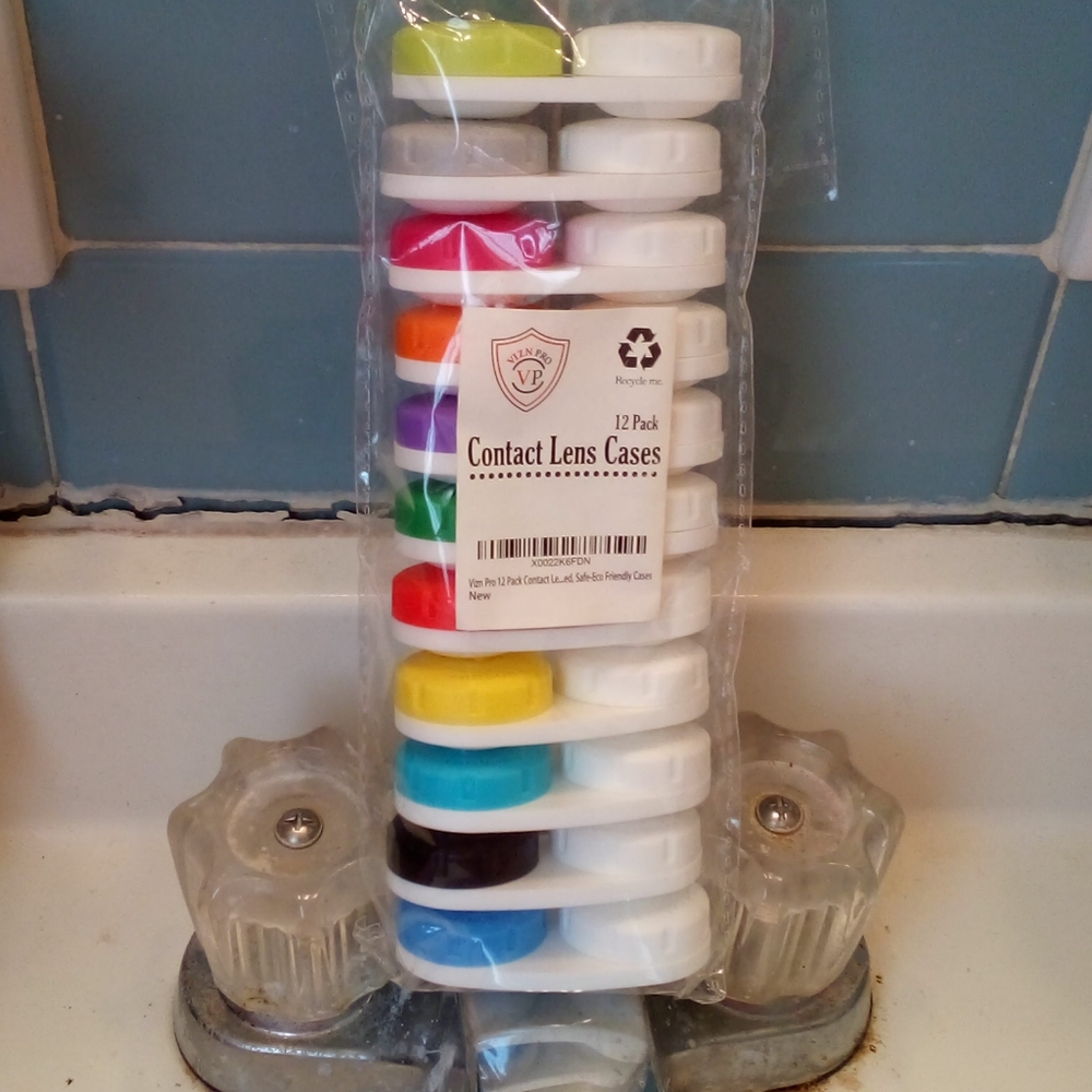 Contact lenses cases